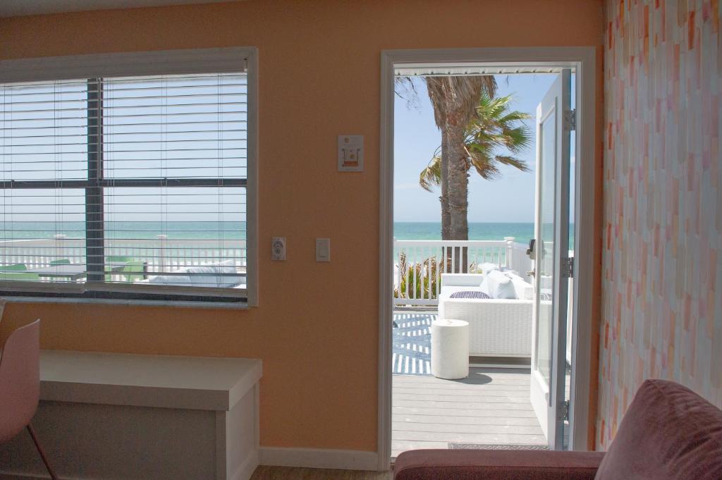 Sunburst Inn- Indian Shores Beach photo 2