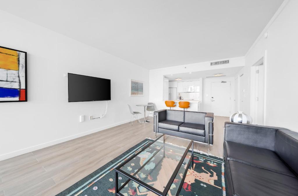 1-BD Condo in Coconut Grove - Water Views - Tap to explore photos