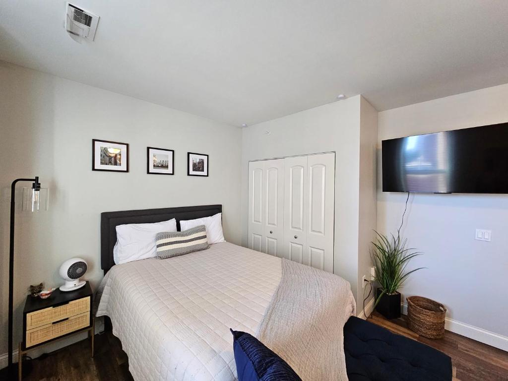 Cozy Stay at the Inman - 214 image