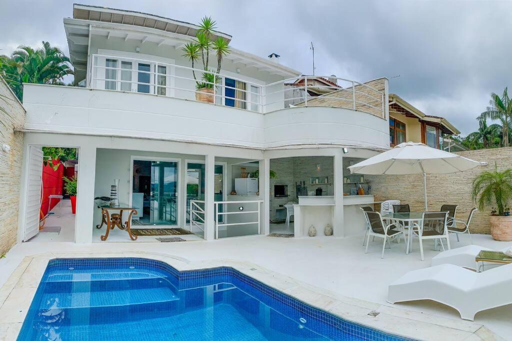 Mansão espetacular com vista paradisíaca ao mar !