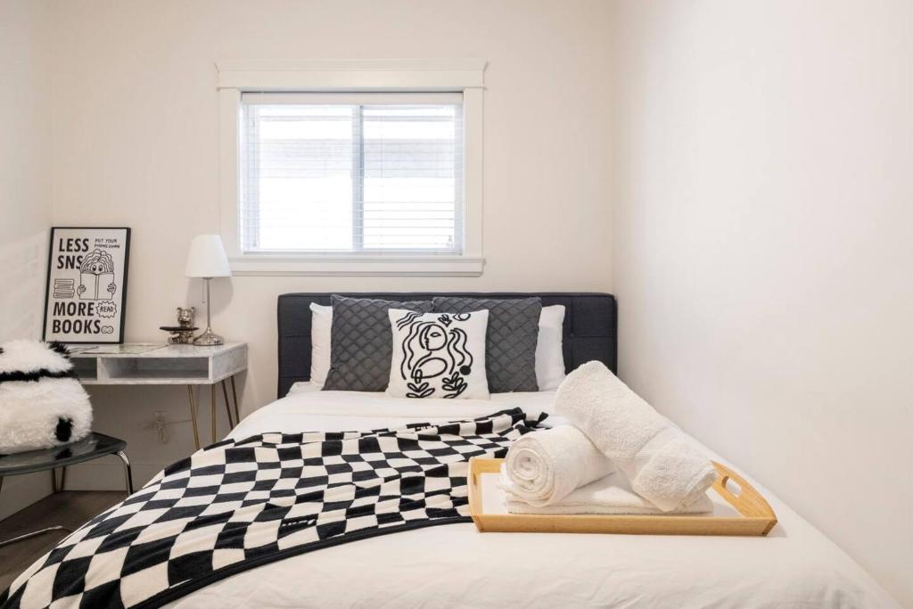 Si & Daniel Home Near YVR Airport & Skytrain Separate Entry Free Parking