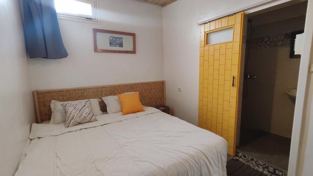 BigBlue Hostel Surf & Coworking Room Type - Double or Twin Room with Private Bathroom