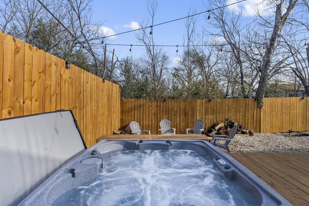 5th St Getaway w Sauna Hot tub Firepit & Game Room photo 2