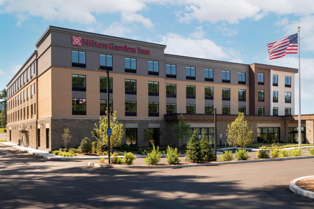 Hilton Garden Inn Boston Canton image