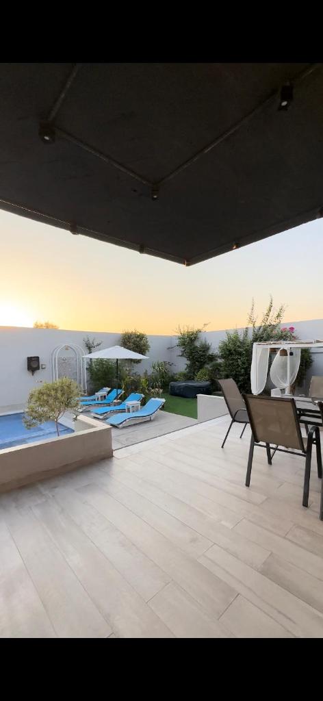 Trendy house -deadsea photo 2