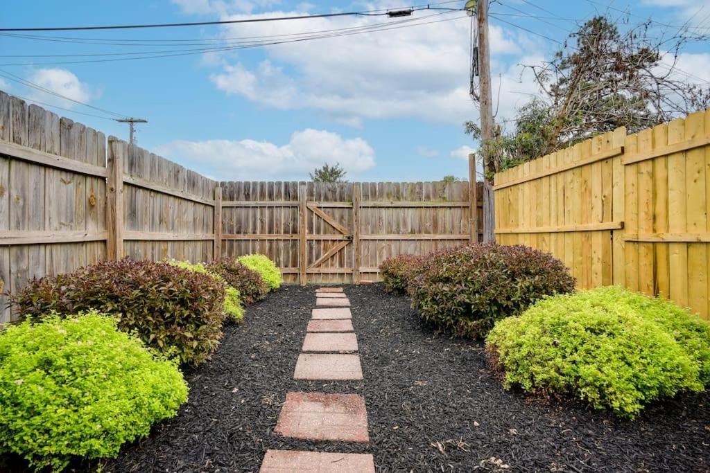 Cozy Retreat in Downtown Lancaster with Backyard Patio photo 3
