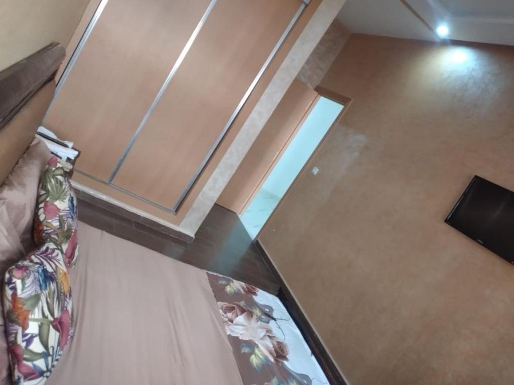 Airport M V chambre stay, Casablanca