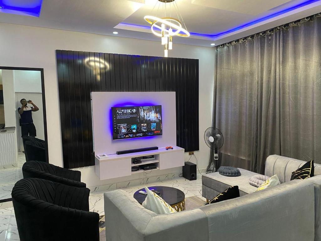 Luxe apartment photo 1