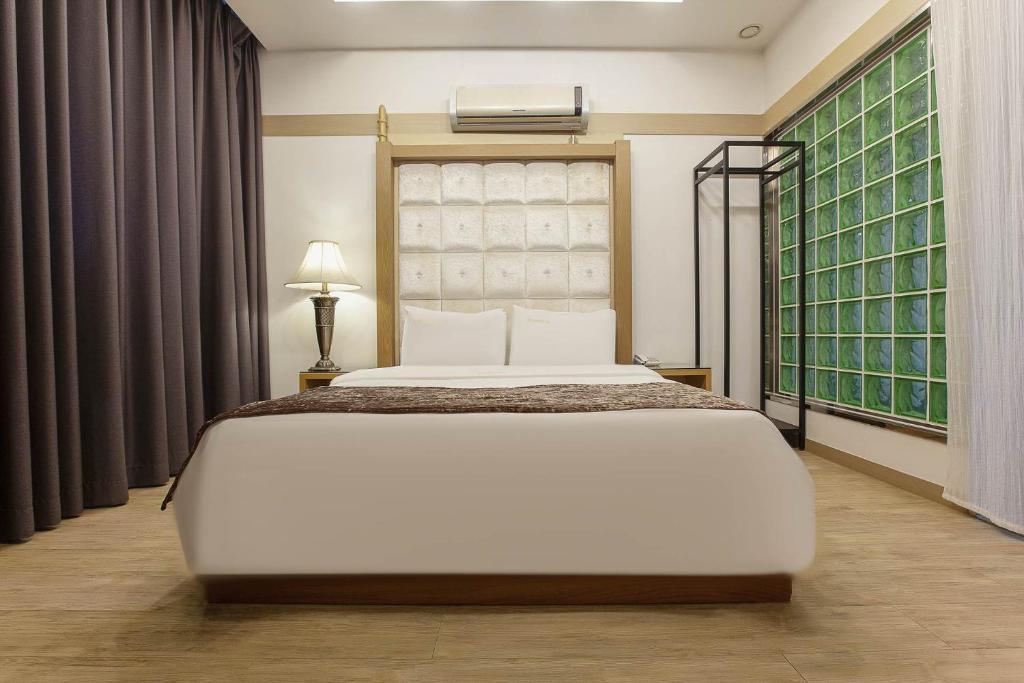 Carlton Hotel photo 1