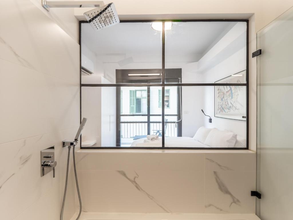 Luxury & Chic 2 Master BR - 2 Balconies - TLV Center! photo 3