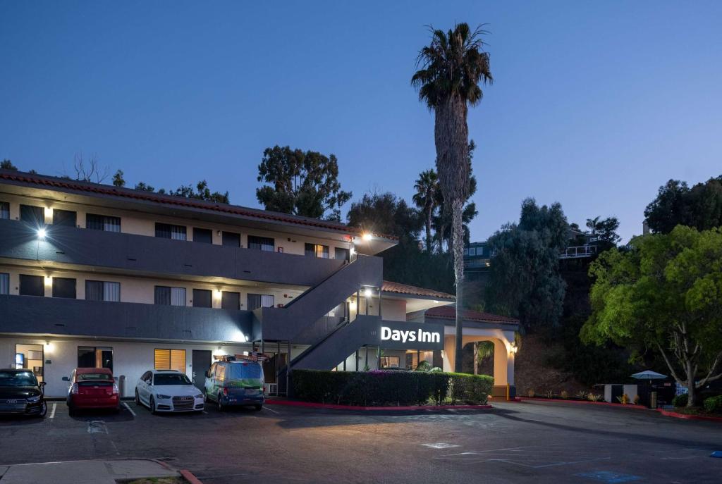 Days Inn by Wyndham Encinitas Moonlight Beach photo 3