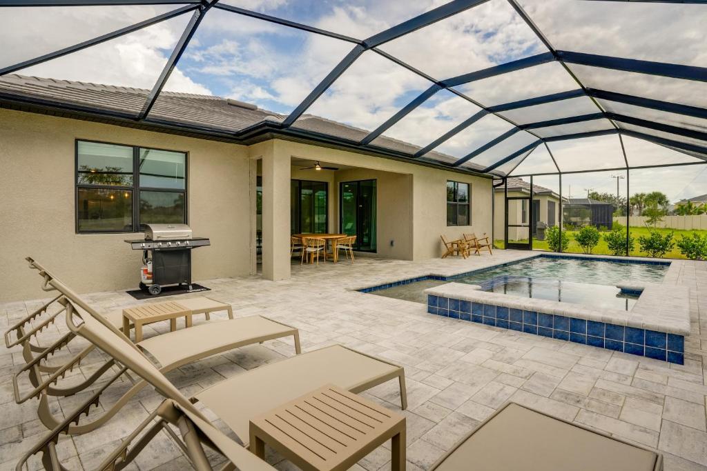 Fort Myers Oasis with Private Pool and Hot Tub!