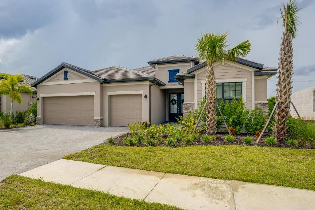 Fort Myers Oasis with Private Pool and Hot Tub! photo 1