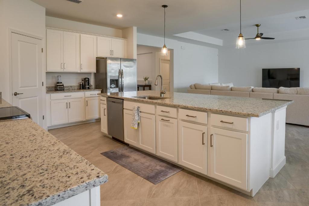 Fort Myers Oasis with Private Pool and Hot Tub! photo 4