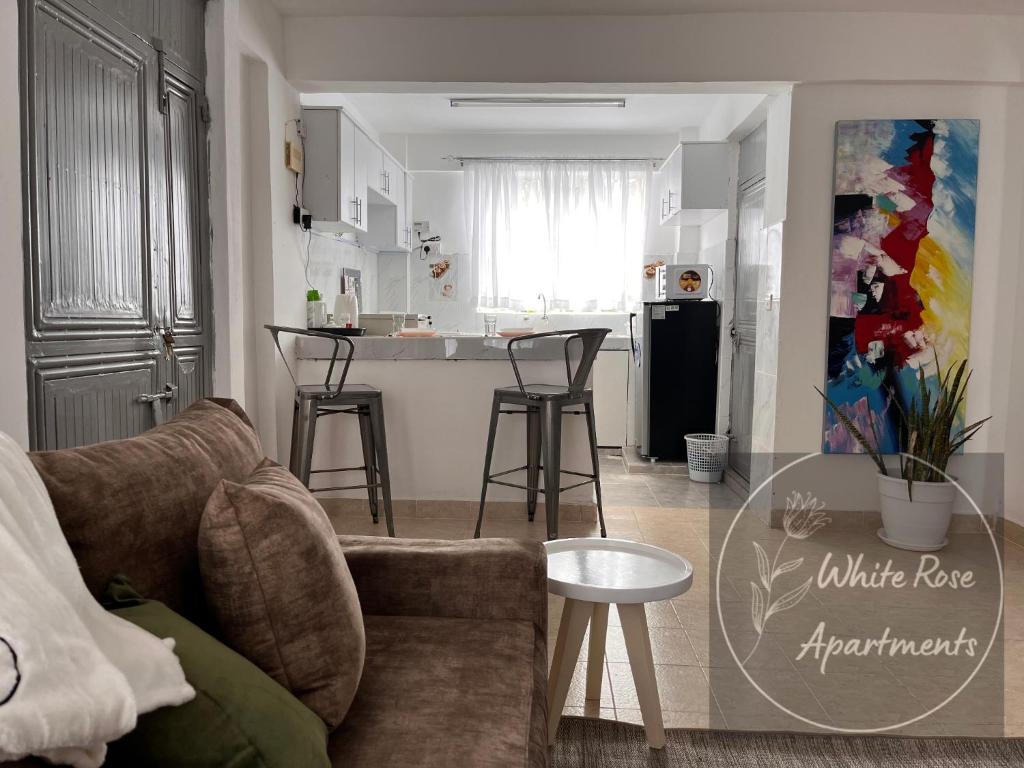 WhiteRose Apartments photo 2