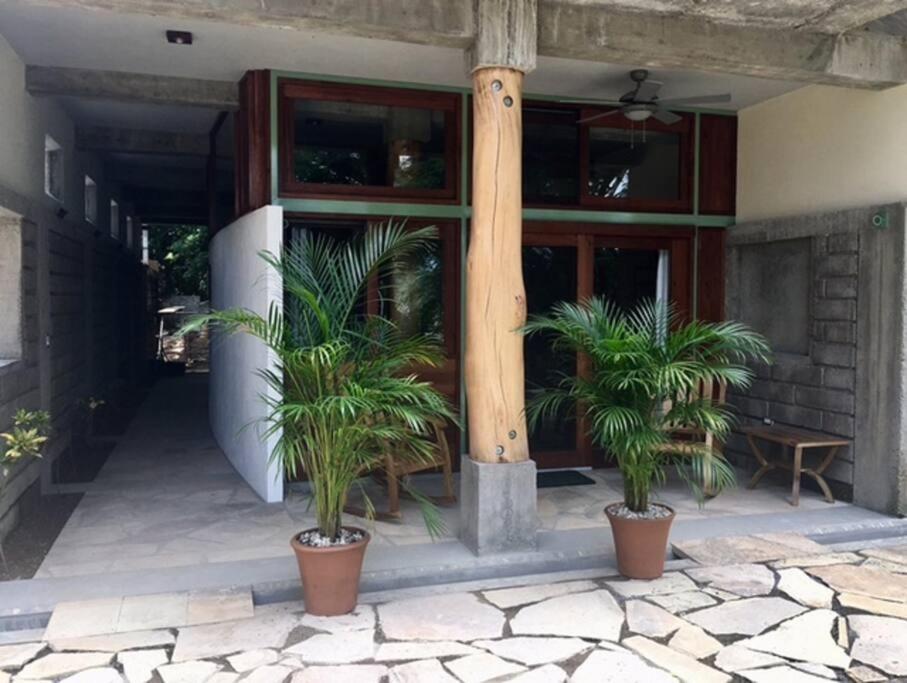 Modern Studio/Apt overlooking Pool/Ocean view photo 2