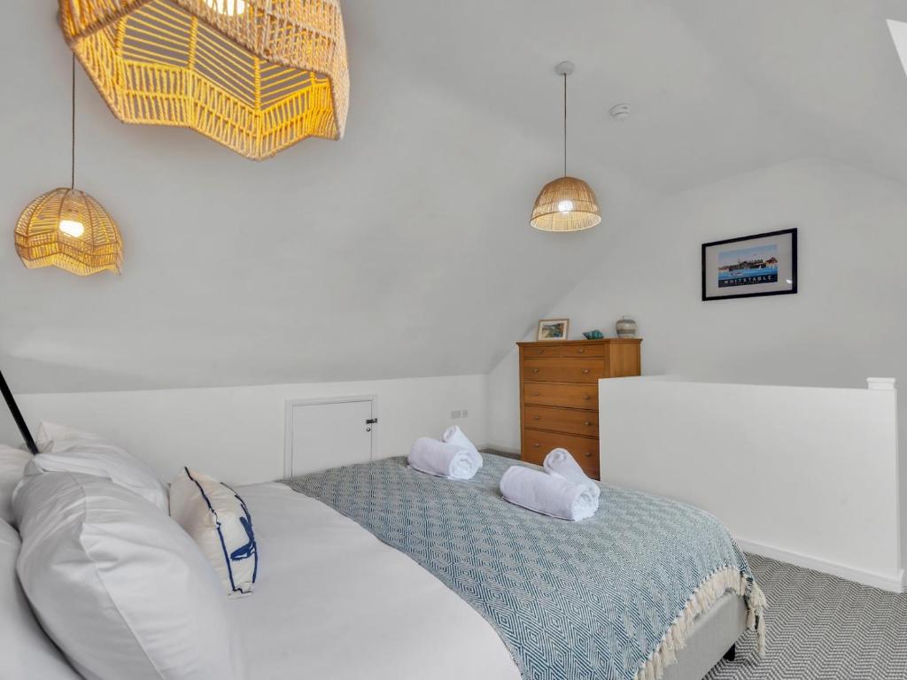 Spacious and Modern Sea Side - Pass the Keys - Tap to explore photos