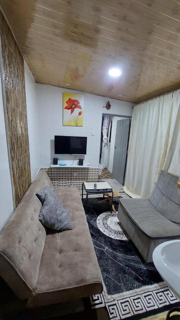Maridadi Studio WiFi private parking photo 1