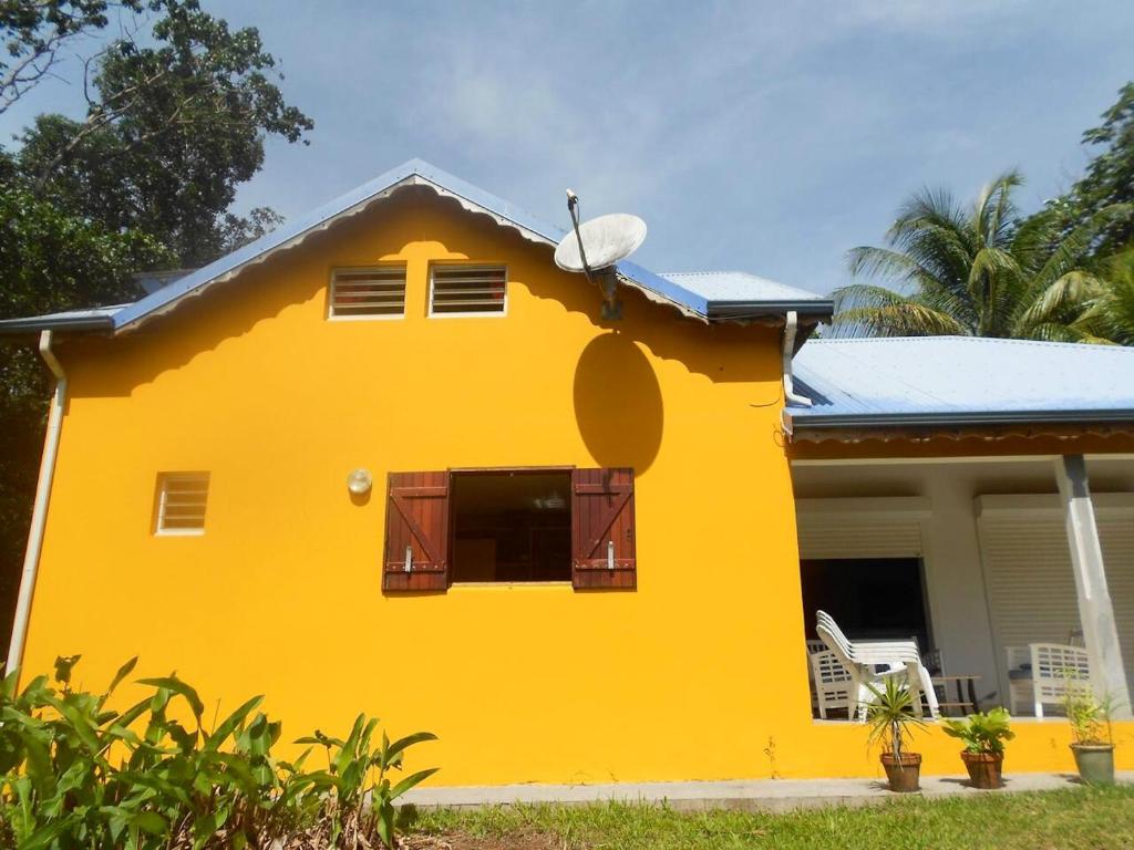 Villa de 3 chambres avec piscine interieure jardin clos et wifi a Petit Bourg photo 1