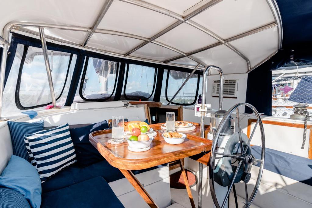 Walk barefoot to beach! Two bathrooms! Entire private sailboat photo 4