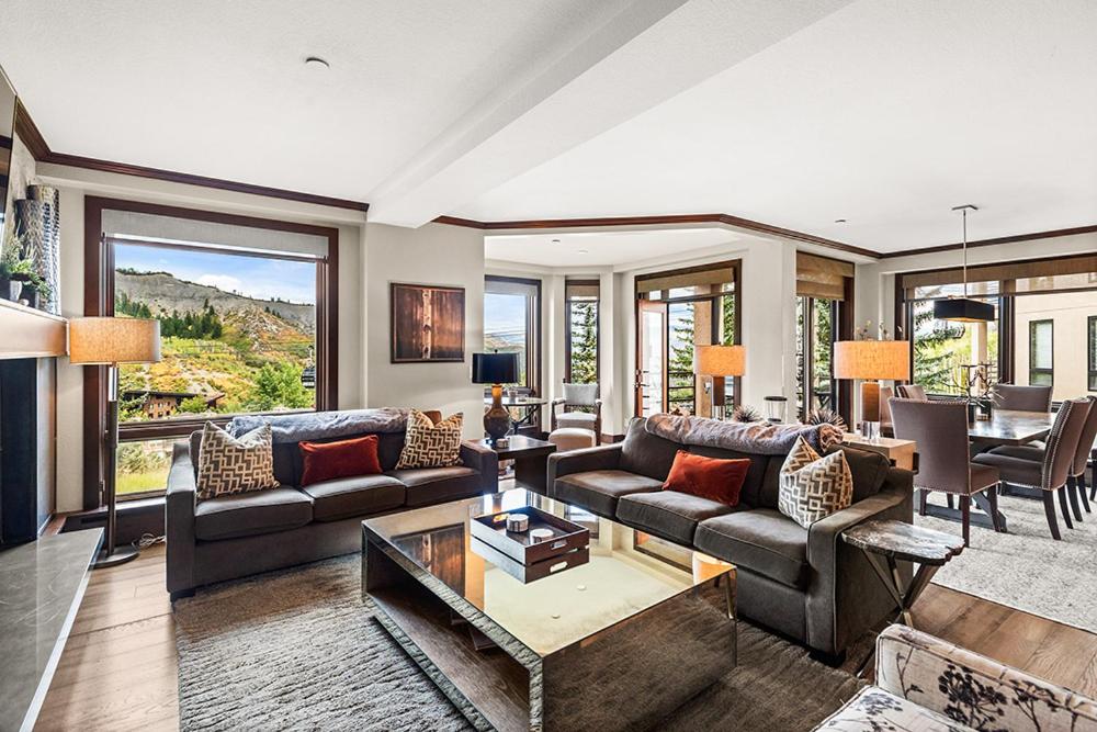 Chamonix 26, Snowmass Ski-In/Ski-Out Condo w/Shared Pool/Hot Tub/Private Washer/Dryer/WiFi