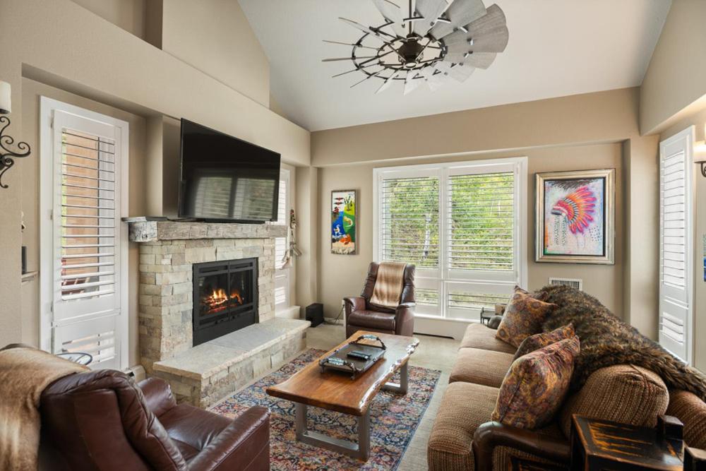 Chamonix 20, Snowmass Ski-In/Ski-Out Condo w/Shared Pool/Hot Tub/Private Washer/Dryer/Gym/WiFi photo 1