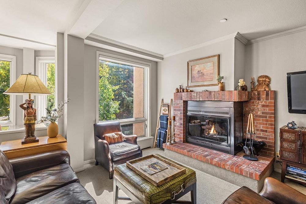 Chamonix 31, Snowmass Ski-In/Ski-Out Condo w/Shared Hot Tub/Pool/Private Washer/Dryer/WiFi photo 1