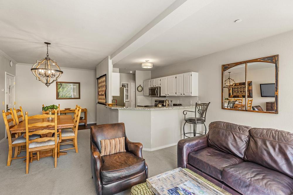 Chamonix 31, Snowmass Ski-In/Ski-Out Condo w/Shared Hot Tub/Pool/Private Washer/Dryer/WiFi photo 3