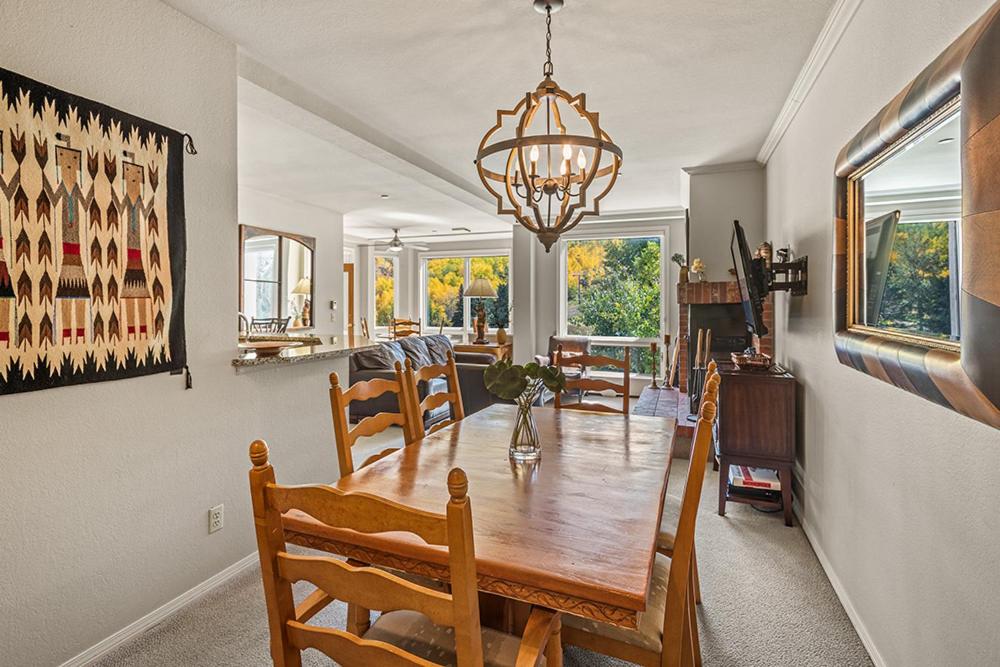 Chamonix 31, Snowmass Ski-In/Ski-Out Condo w/Shared Hot Tub/Pool/Private Washer/Dryer/WiFi photo 4