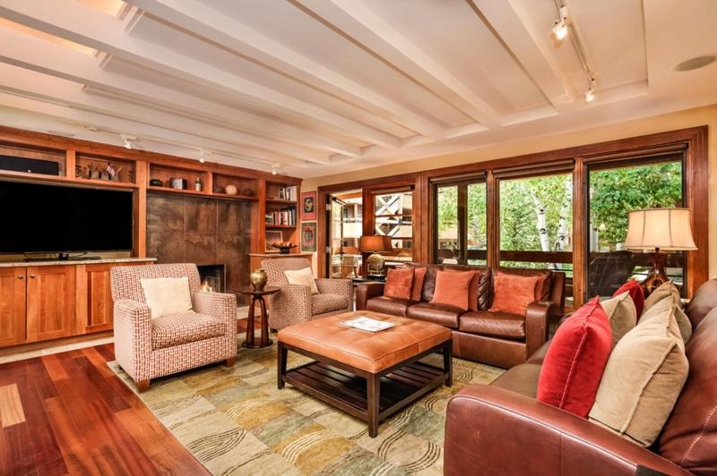 Fasching Haus Unit 10, Townhouse w/ Private Deck, Great Views, 2 Blocks to Downtown Aspen image