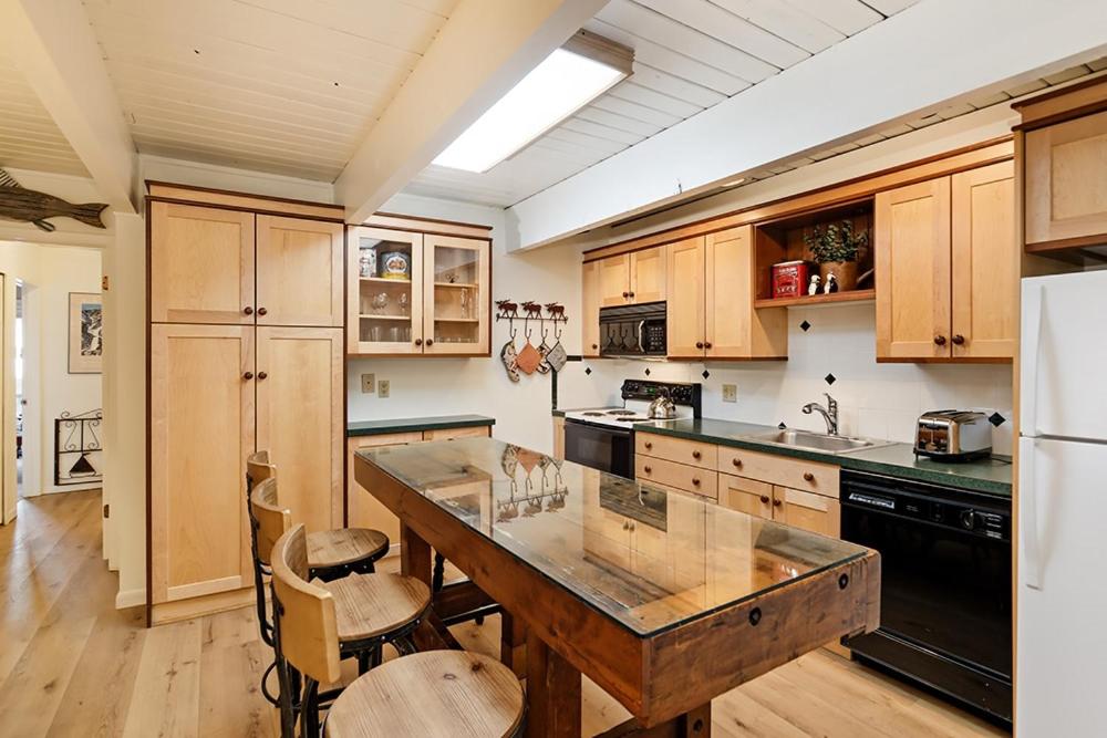 Chateau Dumont Unit 2, Condo with Central, Downtown Location photo 1