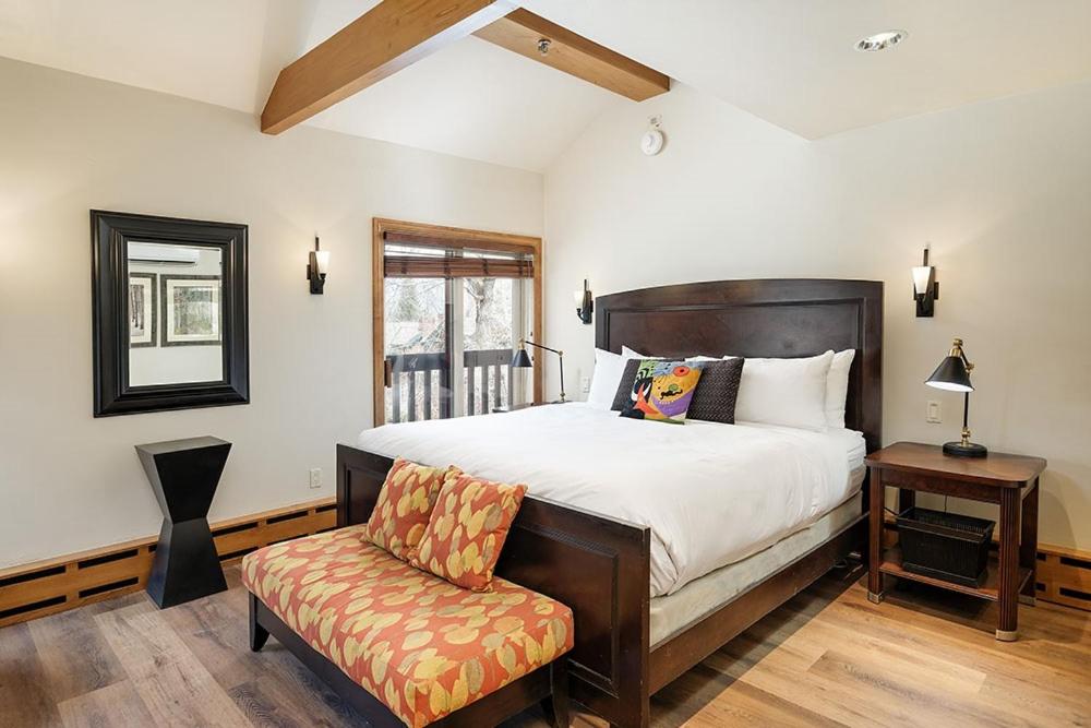 Old Hundred Unit 104, Sunny, Corner Townhouse, Treetop Views, 3 Blocks to Aspen Mtn photo 4