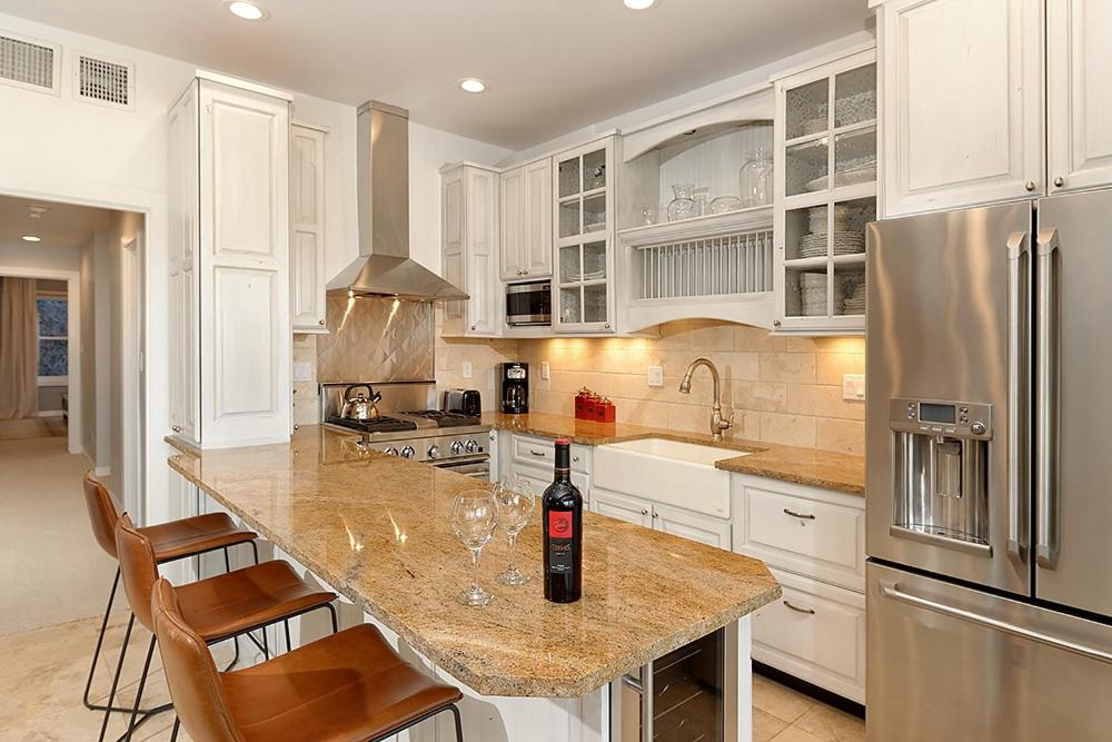 Durant Unit D5, Luxury Condo with Beautiful Furnishings, Great Views, and Central A/C photo 4