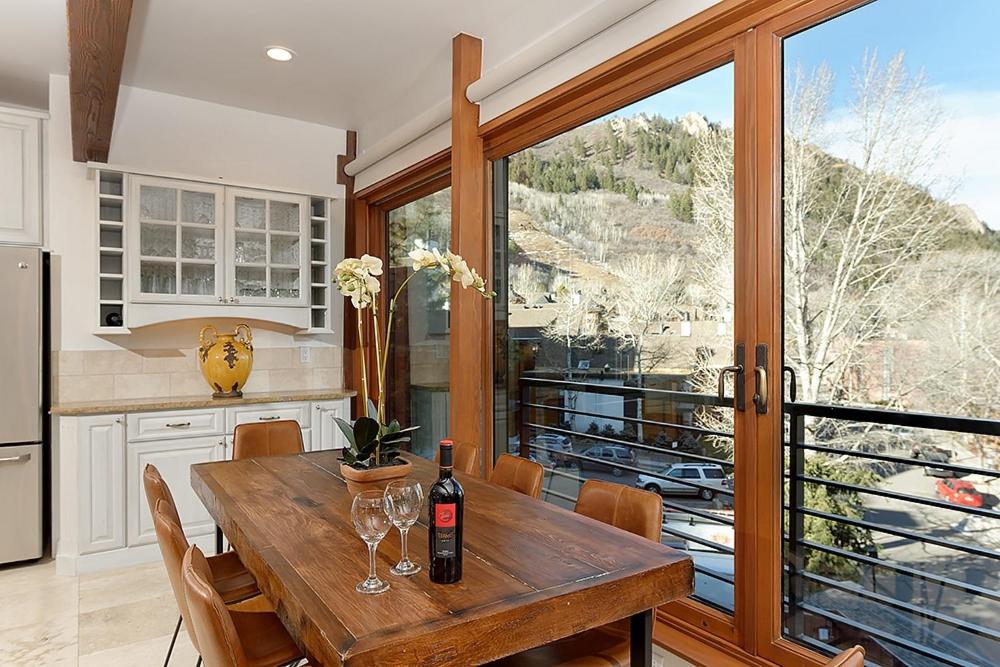 Durant Unit D5, Luxury Condo with Beautiful Furnishings, Great Views, and Central A/C photo 3