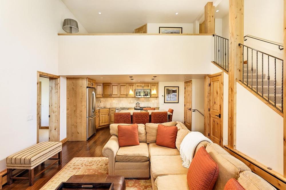Fifth Avenue Unit 202, 2 Bedroom + Loft Condo, Huge Windows & Views. 2 Blocks to Skiing! photo 3