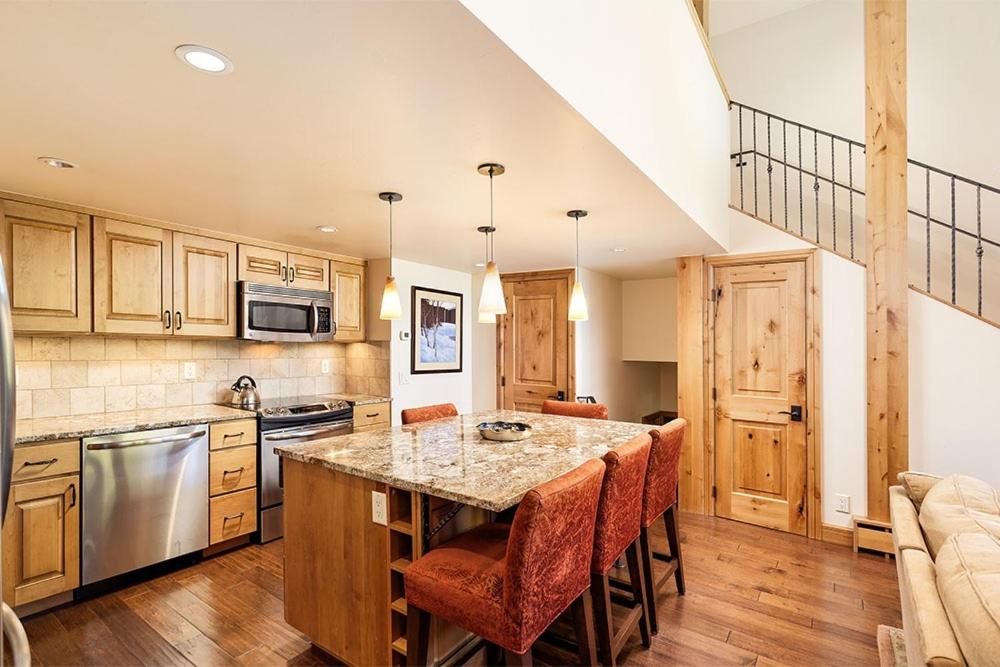 Fifth Avenue Unit 202, 2 Bedroom + Loft Condo, Huge Windows & Views. 2 Blocks to Skiing! photo 4