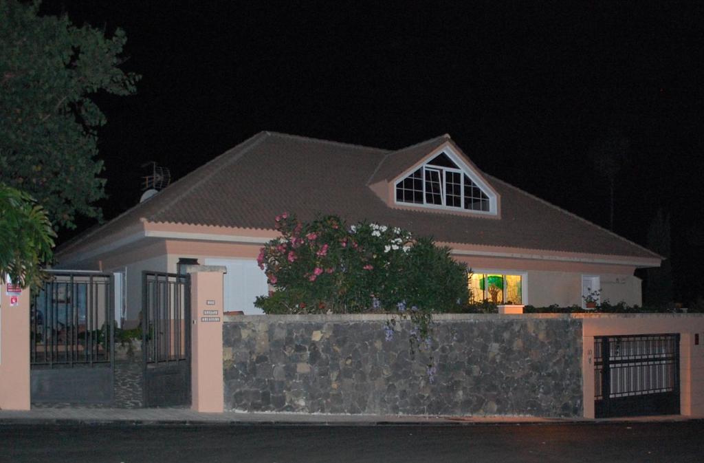 Luxury Villa with Pool Sea and Mountain Views in Puerto de la Cruz photo 2