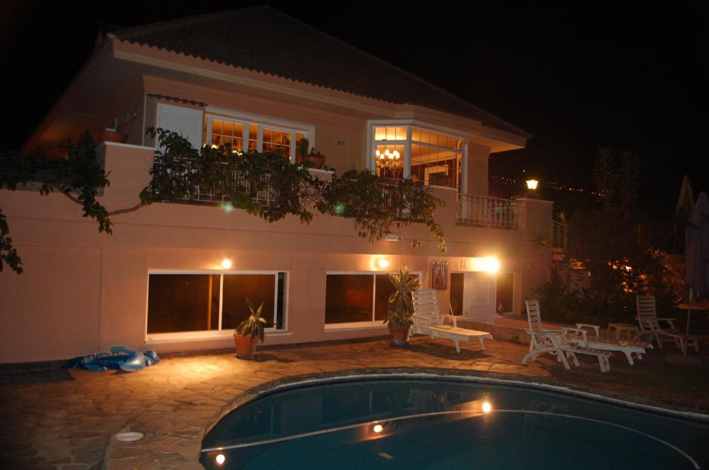 Luxury Villa with Pool Sea and Mountain Views in Puerto de la Cruz photo 4