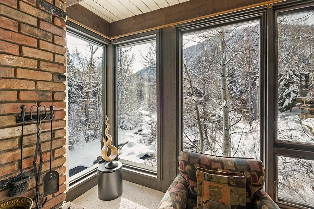 Chateau Roaring Fork Unit 29, Sunny, Corner Condo with River Views photo 1