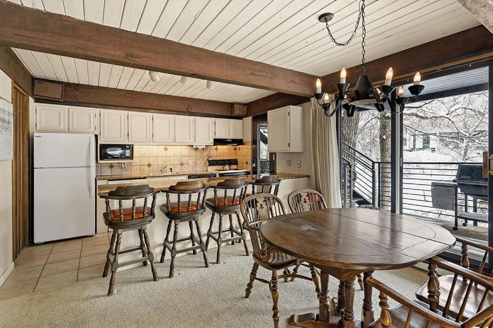 Chateau Roaring Fork Unit 29, Sunny, Corner Condo with River Views photo 3