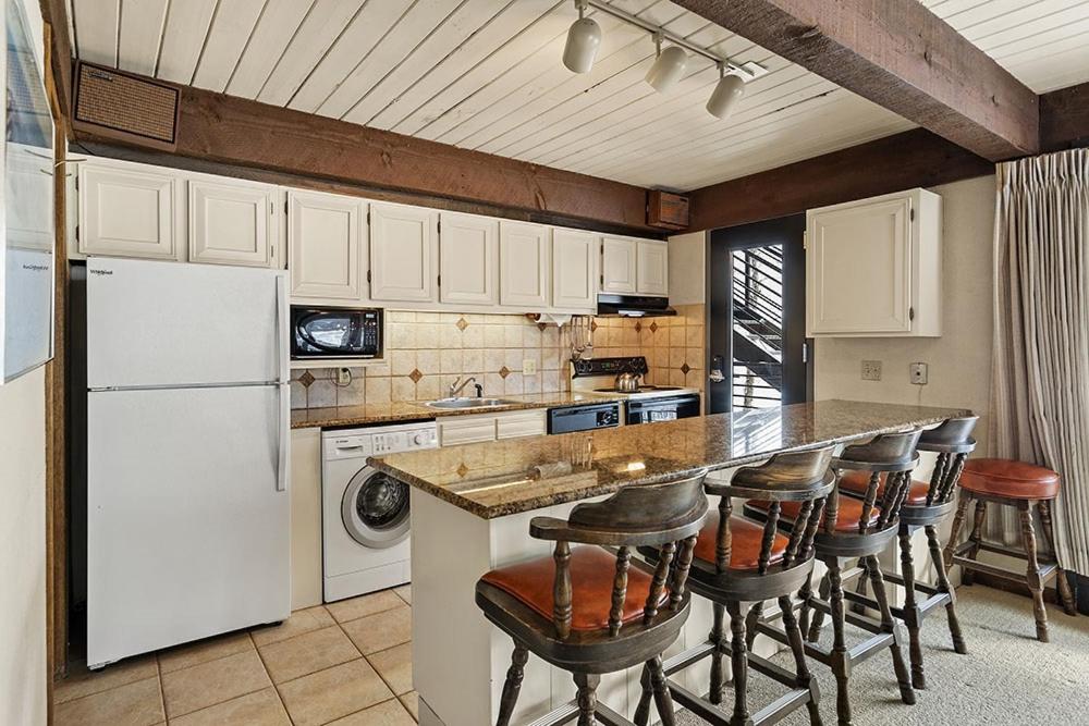 Chateau Roaring Fork Unit 29, Sunny, Corner Condo with River Views photo 4