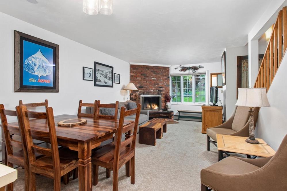 Alpenblick 1, Three Level Townhouse with Fireplace, Private Balcony, and Great Location photo 2