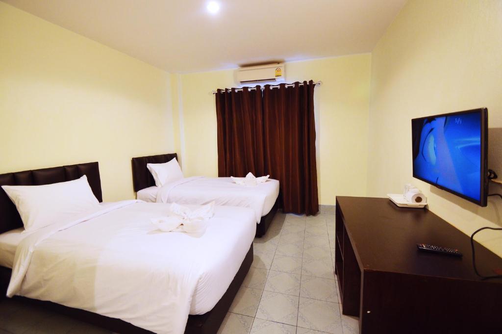 Paripas Express Hotel Patong - Tap to explore photos