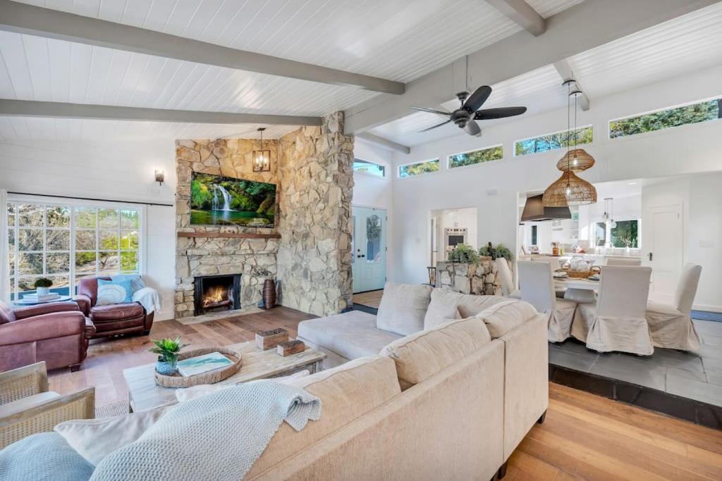 Modern Family Farmhouse with Pool, Jacuzzi, Putting Green, Treehouse, Bocce and more image