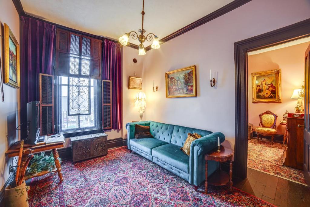 Gorgeous La Porte Apartment in Heart of Dtwn! photo 1