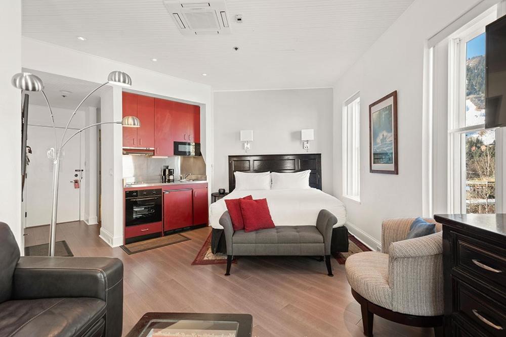 Independence Square Unit 303, Corner Studio with Premier Finishes, Downtown Location image