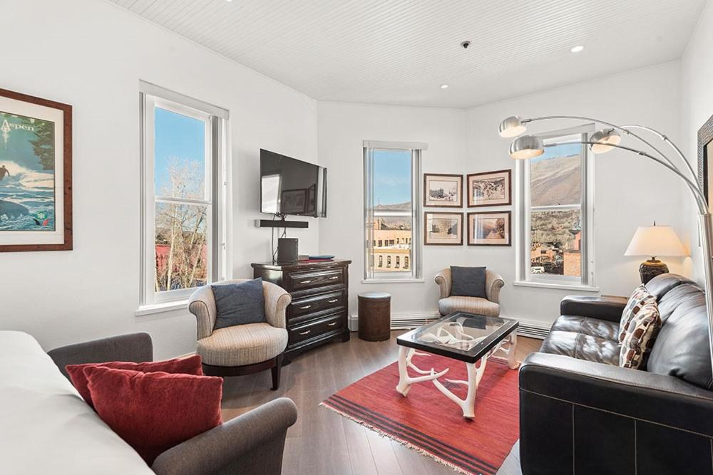 Independence Square Unit 303, Corner Studio with Premier Finishes, Downtown Location photo 2