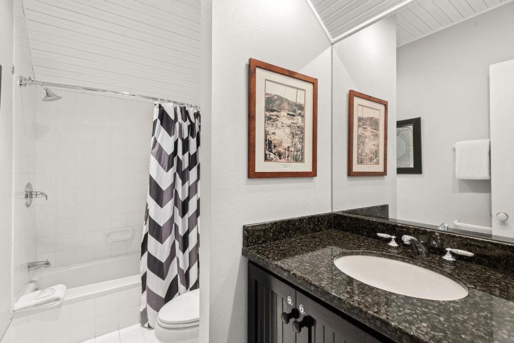 Independence Square Unit 303, Corner Studio with Premier Finishes, Downtown Location photo 4
