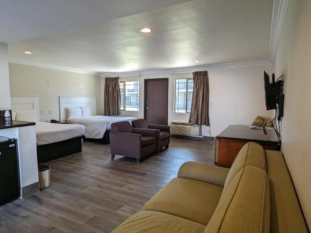 Valley Inn image