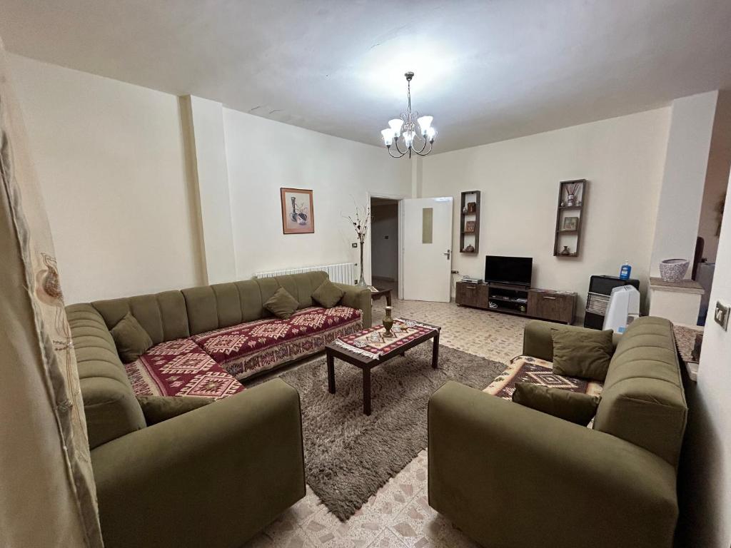 Alice & Andrew Apt. Few Steps to Madaba Old City Center photo 4